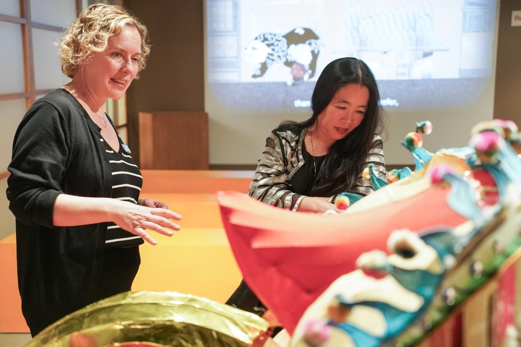 Chinatown Storytelling Centre (@chinatown_sc) on Twitter photo This week, we were honoured to welcome Erika Moritsugu, Deputy Assistant to the US President and Asian American and Pacific Islander Senior Liaison, Joe Geraghty, Public Diplomacy Section Chief and Shareen Fabiola from <a href="/usconsvancouver/">USConsulateVancouver</a> to Vancouver’s Chinatown. This week, we were honoured to welcome Erika Moritsugu, Deputy Assistant to the US President and Asian American and Pacific Islander Senior Liaison, Joe Geraghty, Public Diplomacy Section Chief and Shareen Fabiola from <a href="/usconsvancouver/">USConsulateVancouver</a> to Vancouver’s Chinatown.