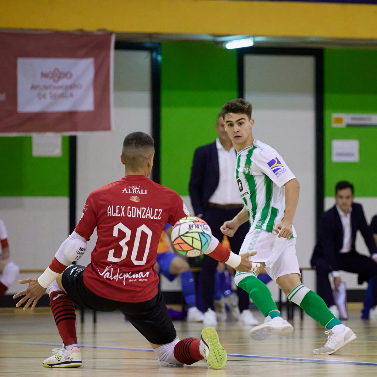 30' ⏱⚽️ ¡Todavía queda mucha tela que cortar! ¡Vamos, Betis! 🆙👏🏻

3⃣ #BetisFutsal 💚🤍
5⃣ Valdepeñas FS 🔵🔵

#RealBetisValdepeñas #PrimeraDivisiónFS