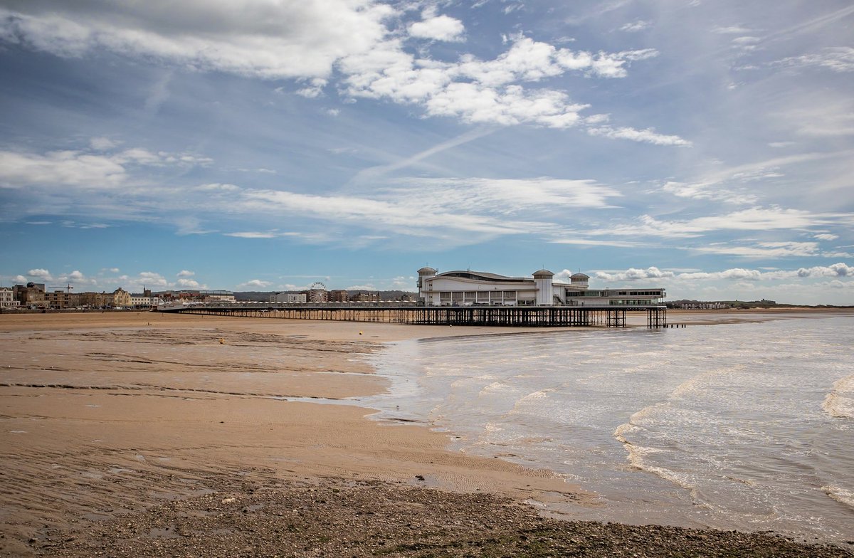Weston-super-Mare beach from the Grand Pier View Point ⛱️

#westonsupermare #beach #sea #thephotohour #stormhour #tide #sand #britain #photography #photo #photographer #beachlife #Somerset #town #pier #landscapephotography #Landscape #nature #sky #PhotoFriday