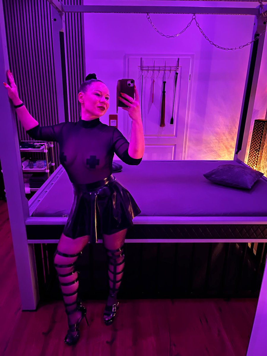 it was a pleasure to stay @VIP_Mannheim Next chance to have a session with me is 12. &13. June 🔥 0151 26145862 Or maybe @Bizarrfabrik 14.&15.05? Also in Almere @SMstudioNL 16.-18.05. Bookings open! @dominasclub @BDSM_Promo @raul_support @Oostwalum @rt_feet @46tvM @junona0