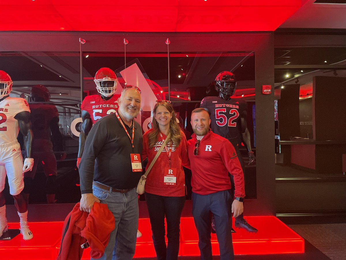 Awesome day at @RFootball practice with Steve and his daughter, Erica! Thank you and your family for all that you do for @RutgersU! @GregSchiano @R_Fund @rutgersalumni @RU_Foundation @RU_TDClub Looking forward to a great Spring Game tomorrow! #CHOP | 🪓 | #GoRU