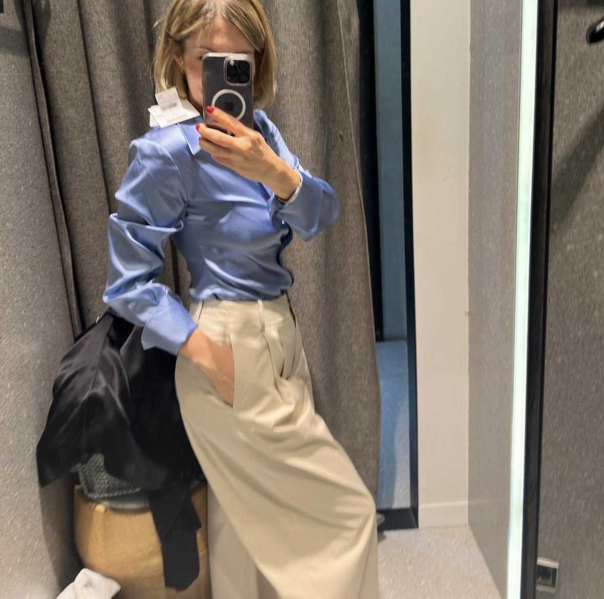 I admit I am obsessed with the Victoria Beckham collection for Mango (with everything from her…🙈), so I went back and got this super outfit for day meetings. 

For my birthday I will put a VB handbag on my Mytheresa gift card list to make the looks complete 🥰.