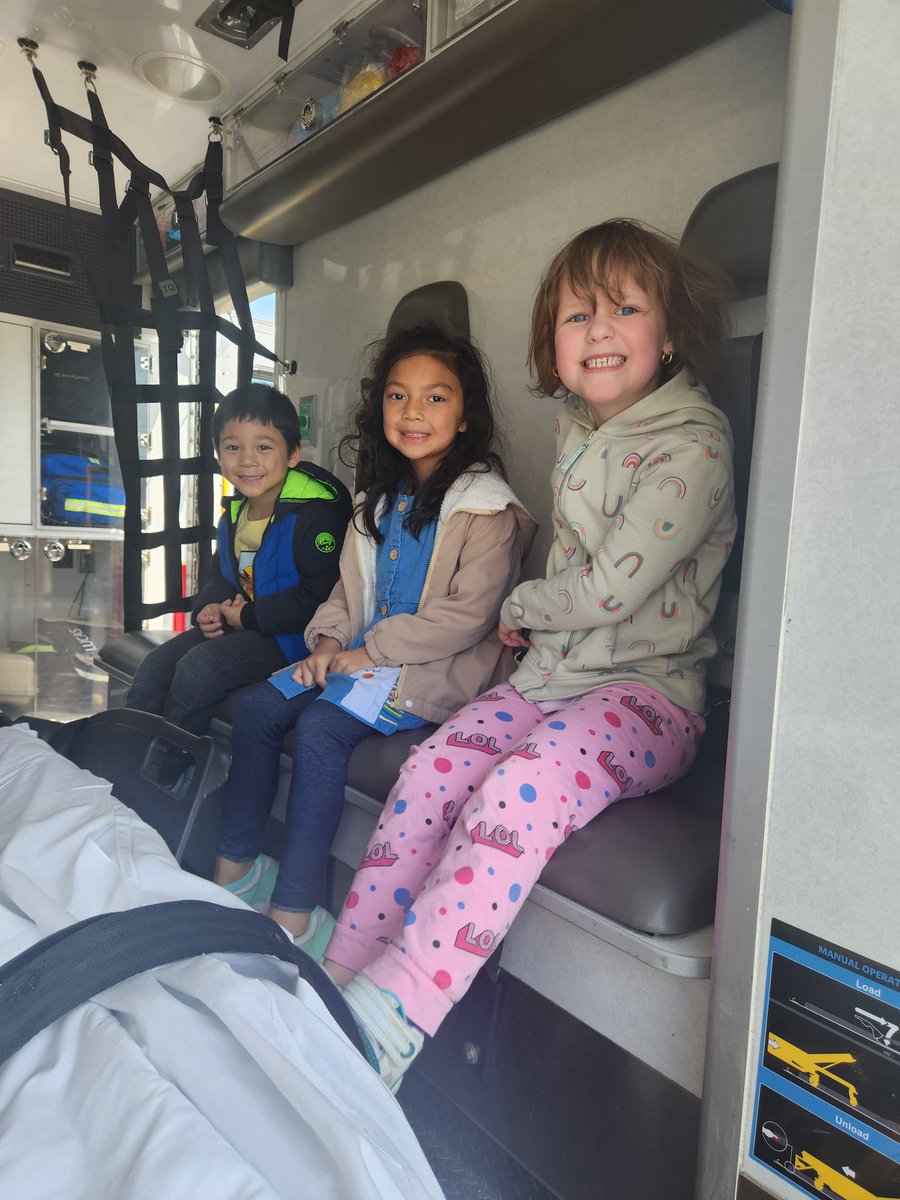 Beanyy_Babe's tweet photo. Touch a truck event! 
@LuxfordES @vbschools https://t.co/7iIc3mEOKP