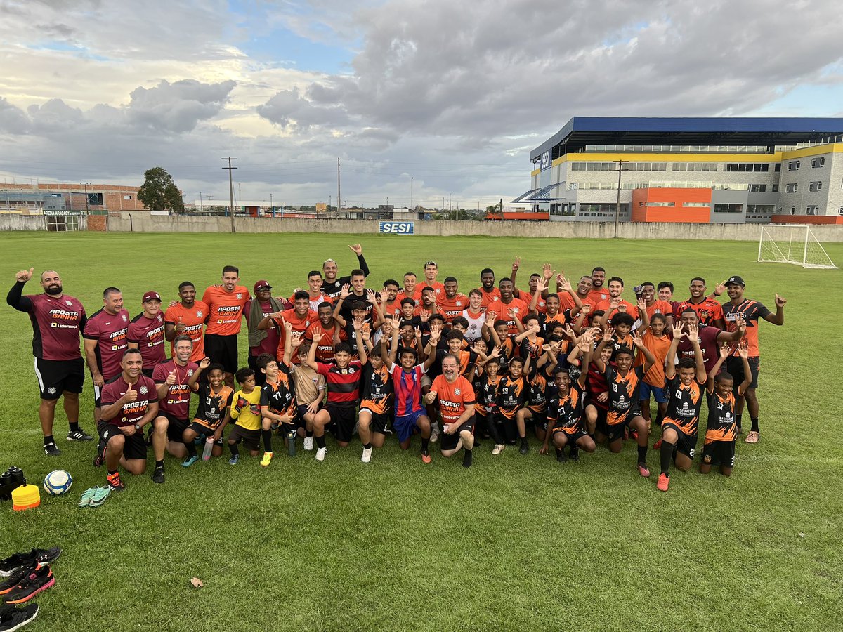 Preparação para o jogo deste sábado encerrada. Depois do treino ainda rolou uma interação muito legal com a criançada da Escolinha Gladiadores, do bairro  Araçagy, em São Luis-MA. 🌪️