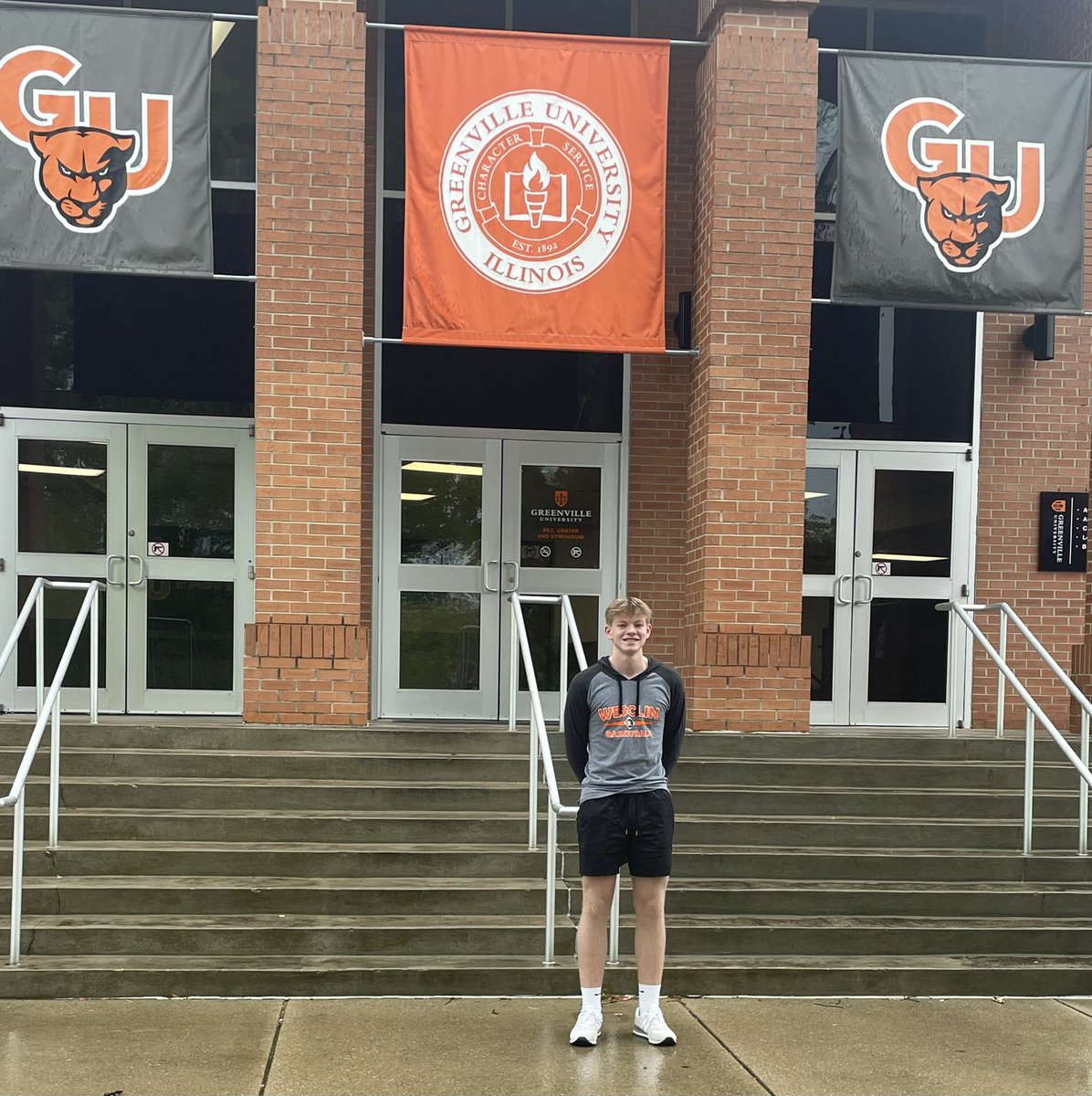 Thank you @gu_mbball and Coach Barber for a great unofficial visit. Had a good time learning about your program! @PrepHoopsIL @ILHoopProspects @ILhoopsrecruits @ILBearsBball @WesclinHoops @scottybscout @hshuddle618