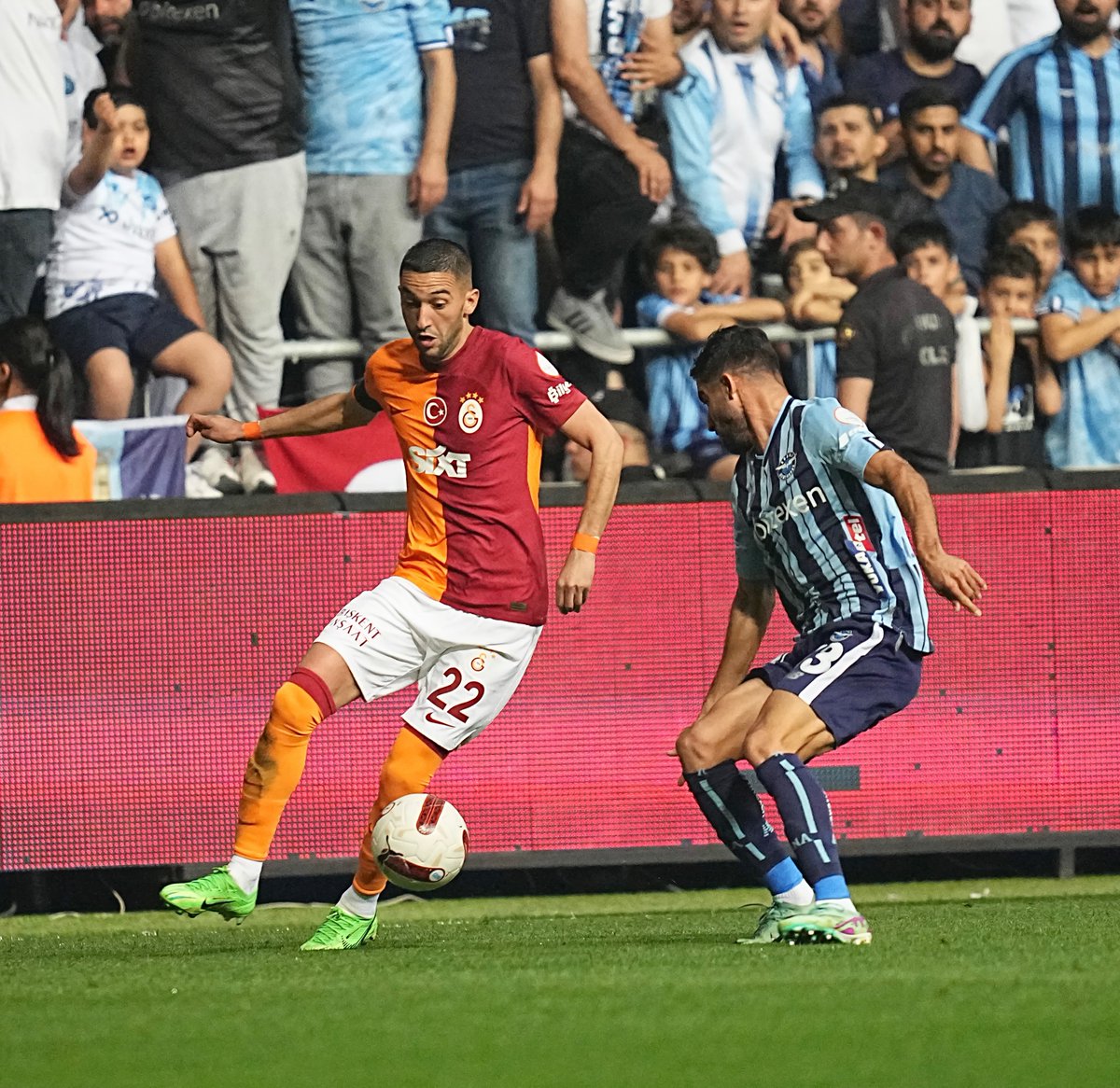 Hakim Ziyech, Wesley Sneijder'den bu yana Süper Lig'de üst üste dört golünü ceza sahası dışından atan ilk Galatasaray oyuncusu oldu.