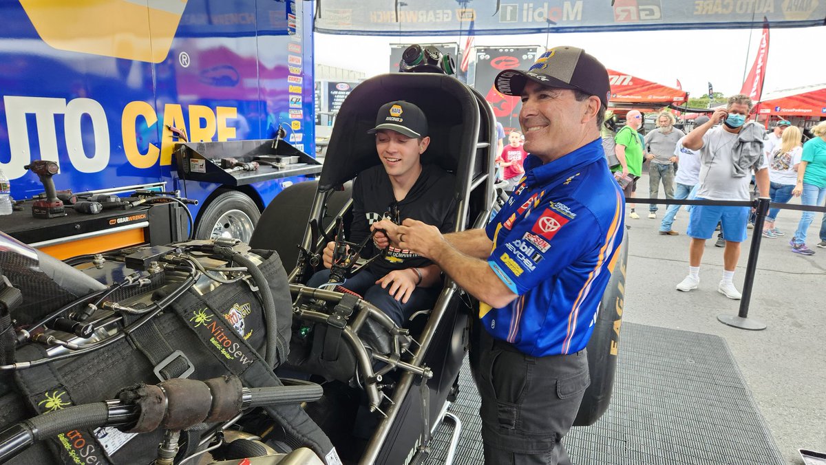 Living in another world today. 🌎 #NASCAR | #NHRA | @NAPARacing | @RonCapps28 | @TeamRonCapps