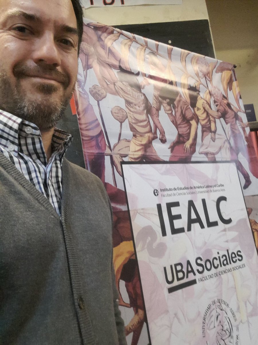 En las Jornadas del IEALC de @ubasociales 😊 muy buenas exposiciones y discusiones para las #CienciasSociales.