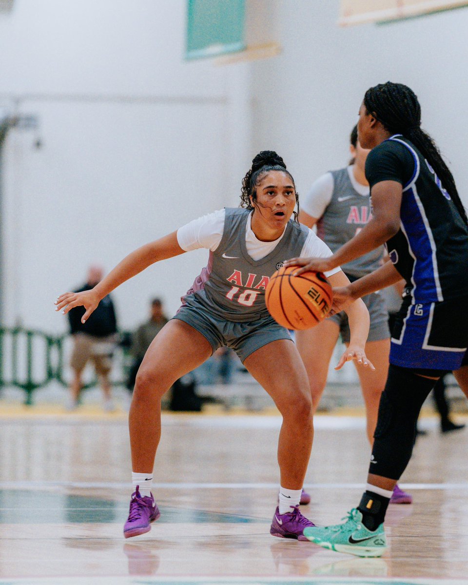 Iowa hooper Jenica Lewis is a baller 🔥 Range from 3, crafty finishes at the basket, great passing and IQ She had 20 D1 offers before she was even in HS (!!) and now has over 40 D1 offers going into her junior year at Johnston