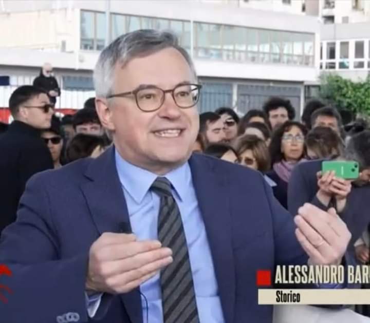 OSNMITALY's tweet image. Marco Damilano ha chiesto al prof. Alessandro Barbero se ha ragione chi equipara antifascismo e anticomunismo e se è vero che in Italia c’è stata una dittatura comunista.

La risposta di Barbero è la risposta definitiva a questa sciocchezza insopportabile e una lezione di Storia…