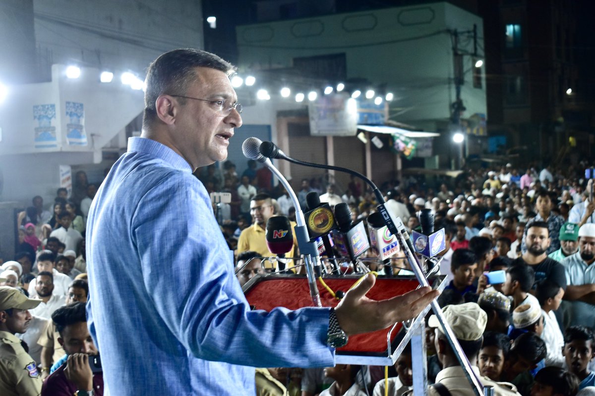 Addressed Grand #Election2024 Public Meeting At ‘C’ Block #HafezBabaNagar, #Chandrayangutta Constituency..

#Vote4Kite🪁  #Vote4Right #Vote4AIMIM #Vote4BarristerOwaisi #Elections2024 #LoksabhaElection2024