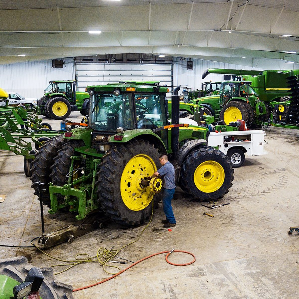 Did you know that Sloan Implement is looking to sponsor students through diesel technology programs to aid in our hunt for service technicians? 💻🪛🔧 Find out more at sloans.com/career - #johndeerecareer #johndeere #dieseltech #technicianlife #sloans #sloanimplement