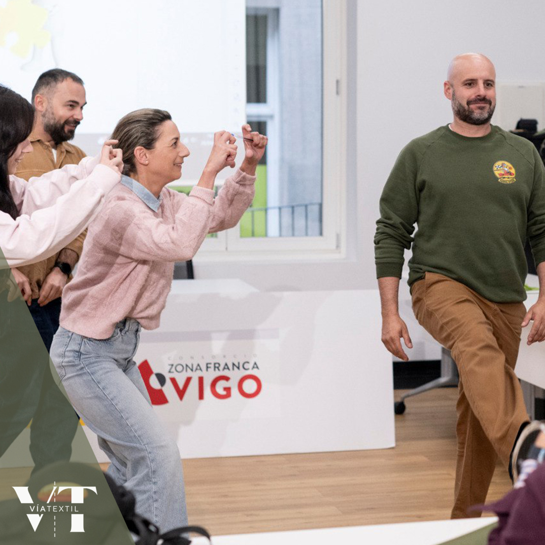 ViaTextil's tweet photo. ✨Ha sido una sesión enfocada a la comunicación y marca personal, donde nuestras empresas sacaron su lado más creativo con casos prácticos en grupo. 🌷

¡Estamos viviendo una segunda edición inmejorable! 💫 https://t.co/SYKU1LqWdl