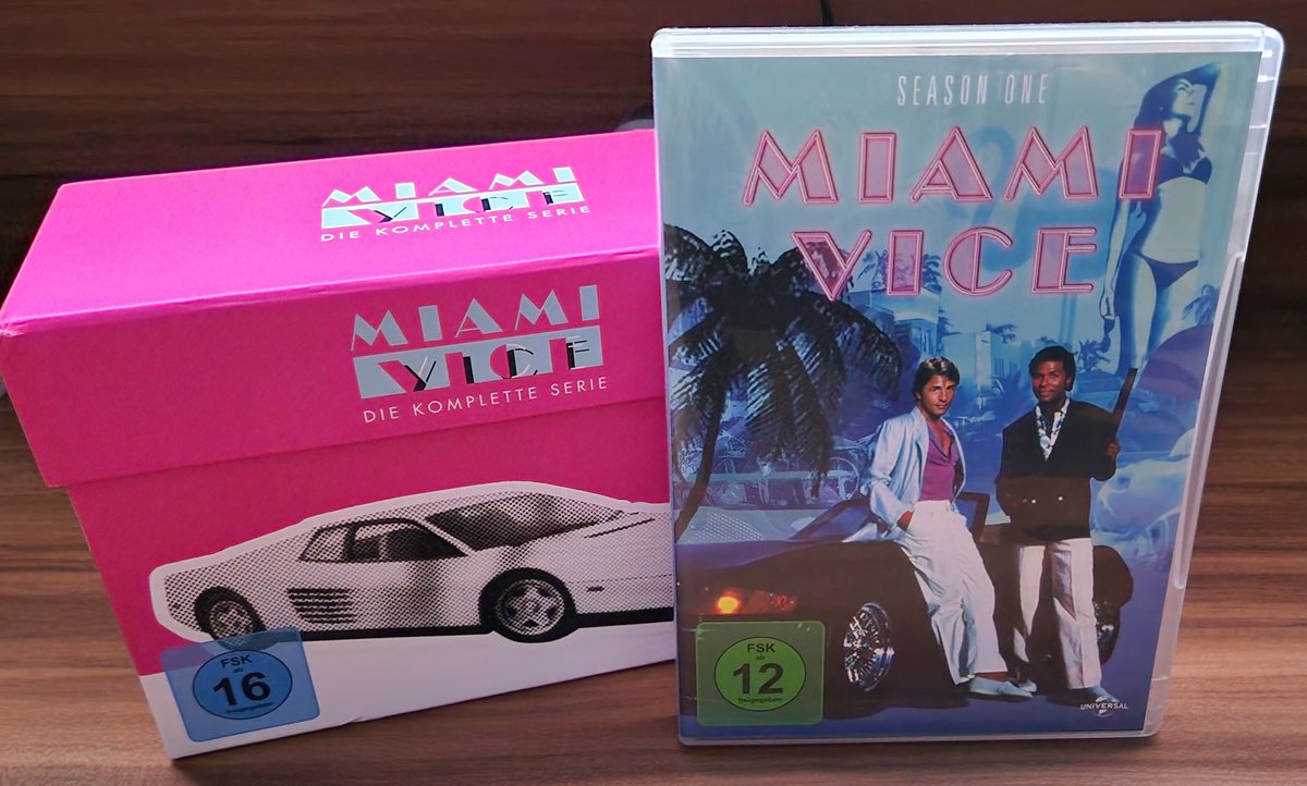 Jetzt noch ein paar Folgen Miami Vice.
#Retro #Retrovibes #MiamiVice