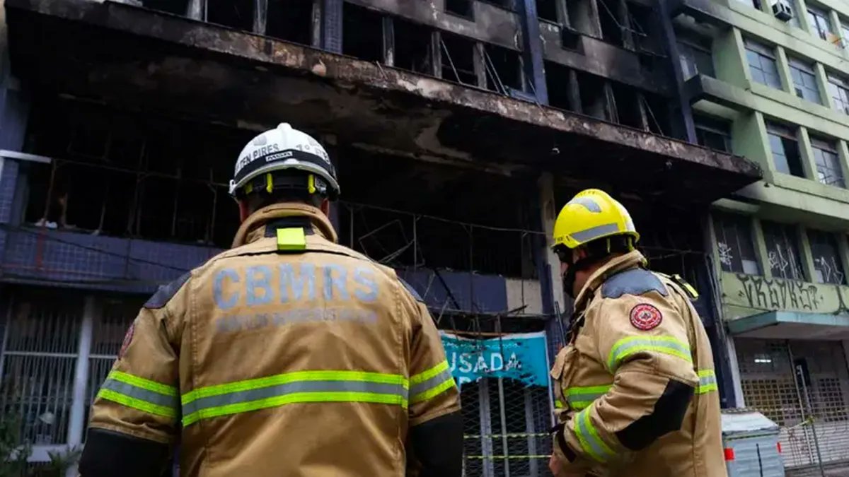 #26Abril I Presidente de #Brasil lamentó el deceso de 10 personas por #incendio en pensión con personas en situación de vulnerabilidad ➕Detalles 👇noticia058.com/presidente-de-…