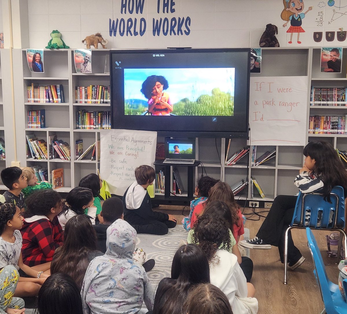 Closed out the week with a POWERFUL #AutismAcceptance lesson with 4th grade thanks to @alexhotez & LOOP by @Pixar 'It's a disability, not a disease.' #BooksForAll @HISDLibraryServ