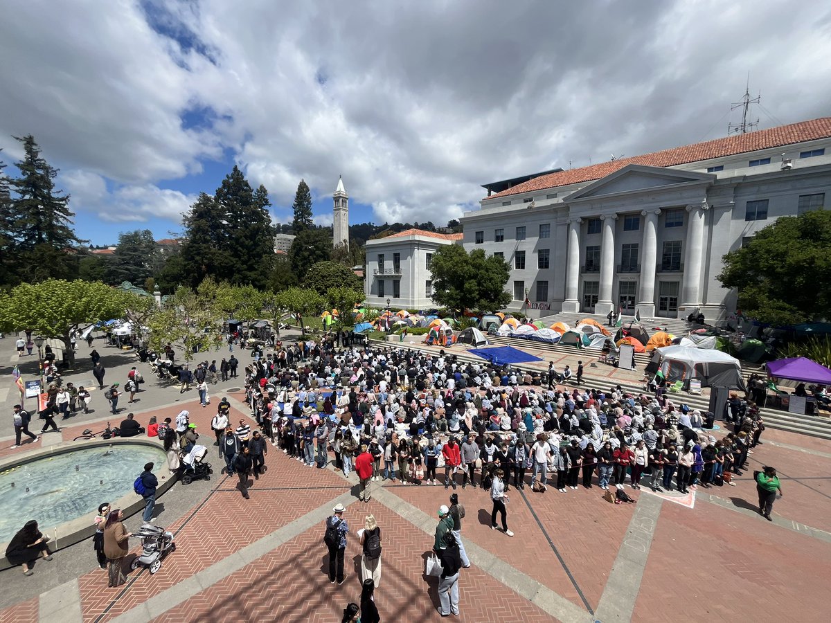 UC Berkeley rn— multi faith allies creating a barrier for Muslim students to pray * I am photographing for student gov *