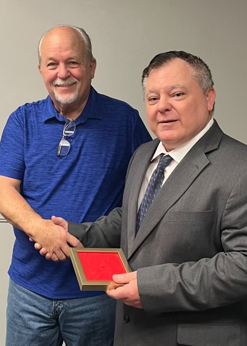 I take pride in serving #WV’s Veterans and recognizing their sacrifices for our great nation. My staff and I were proud to secure service medals for Air Force Veteran Richard Helton, of Harts, last week. Please join me in thanking Mr. Helton for his service! 🇺🇸