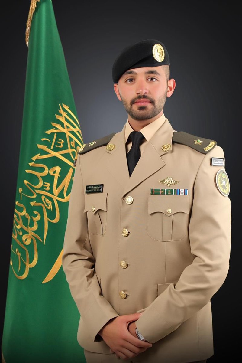 صادق التهنئة والتبريكات للصديق العزيز منصور العفاش الخالدي تخرج ابنه محمد من كلية الملك عبدالعزيز الحربية برتبة ملازم
سائلاً الله له التوفيق لخدمة دينه ووطنه وقيادته