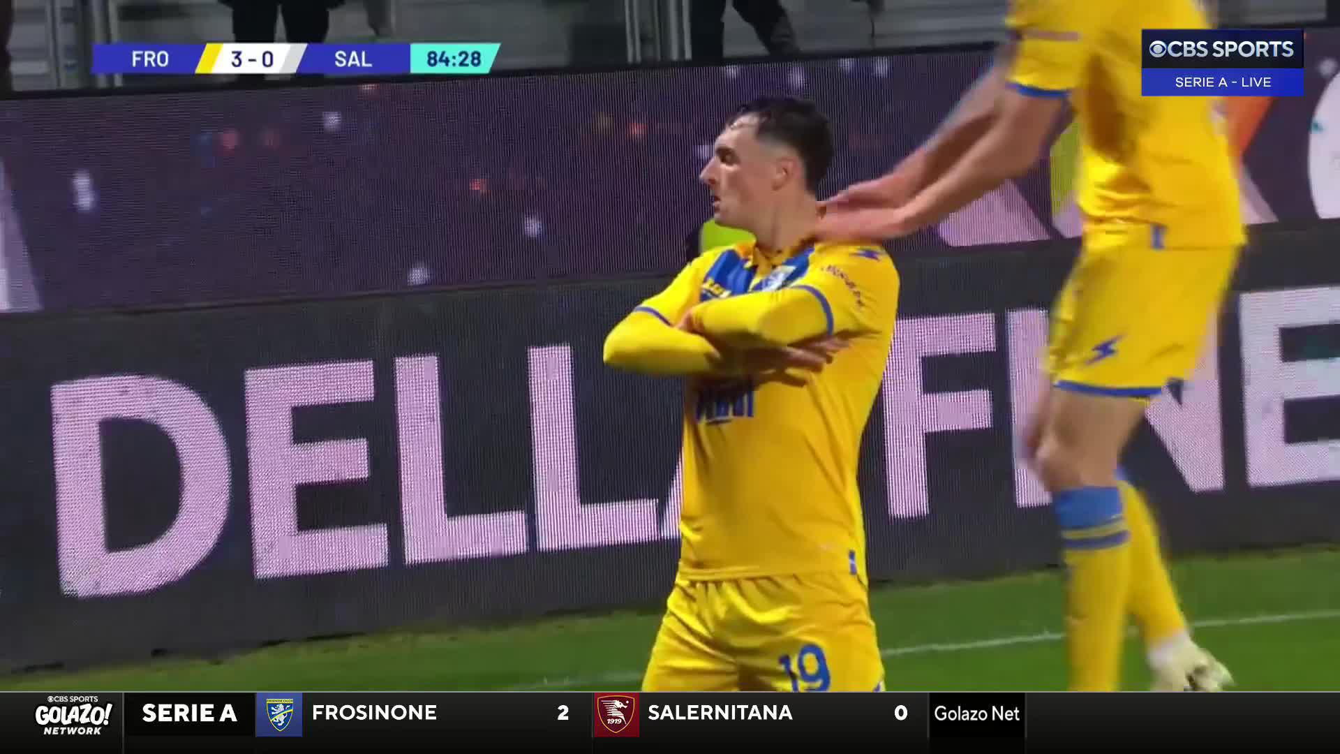 Nadir Zortea with a beautiful solo goal for Frosinone 😌