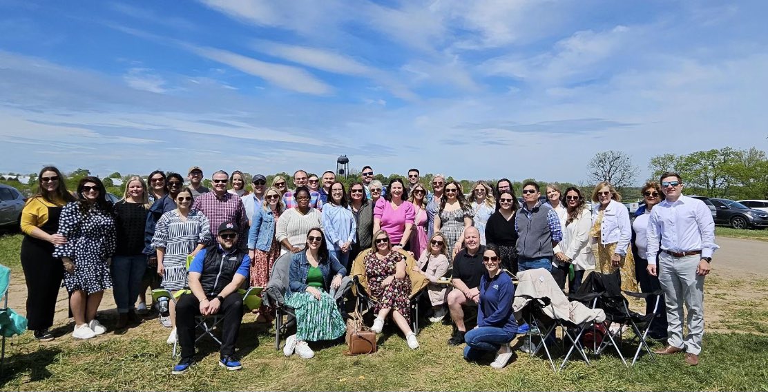 AshliWatts's tweet photo. Great day at @keeneland with the @KyChamber staff 🐎🐎🐎 https://t.co/rJIjt5A4vL
