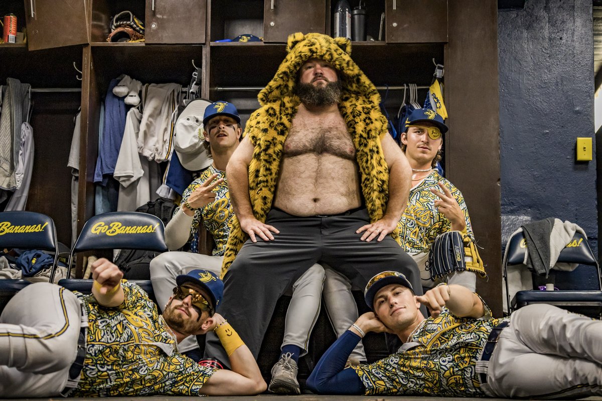 The Dancing Umpire tweet media