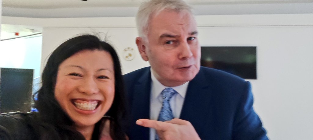 She's done it again! Taking a selfie with THE @EamonnHolmes - thanks for being so patient with my excited, shaky hands! 🤣 And yes my mother-in-law & aunt were both super happy seeing the pic 😂