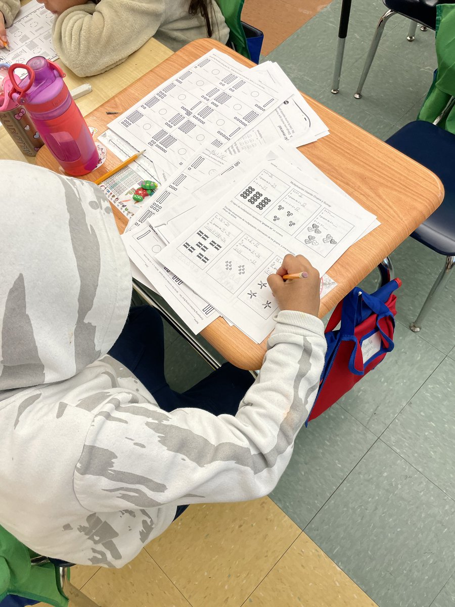 mr_mtozzi's tweet image. Peer work in 2nd Grade Math #EMKPRIDE