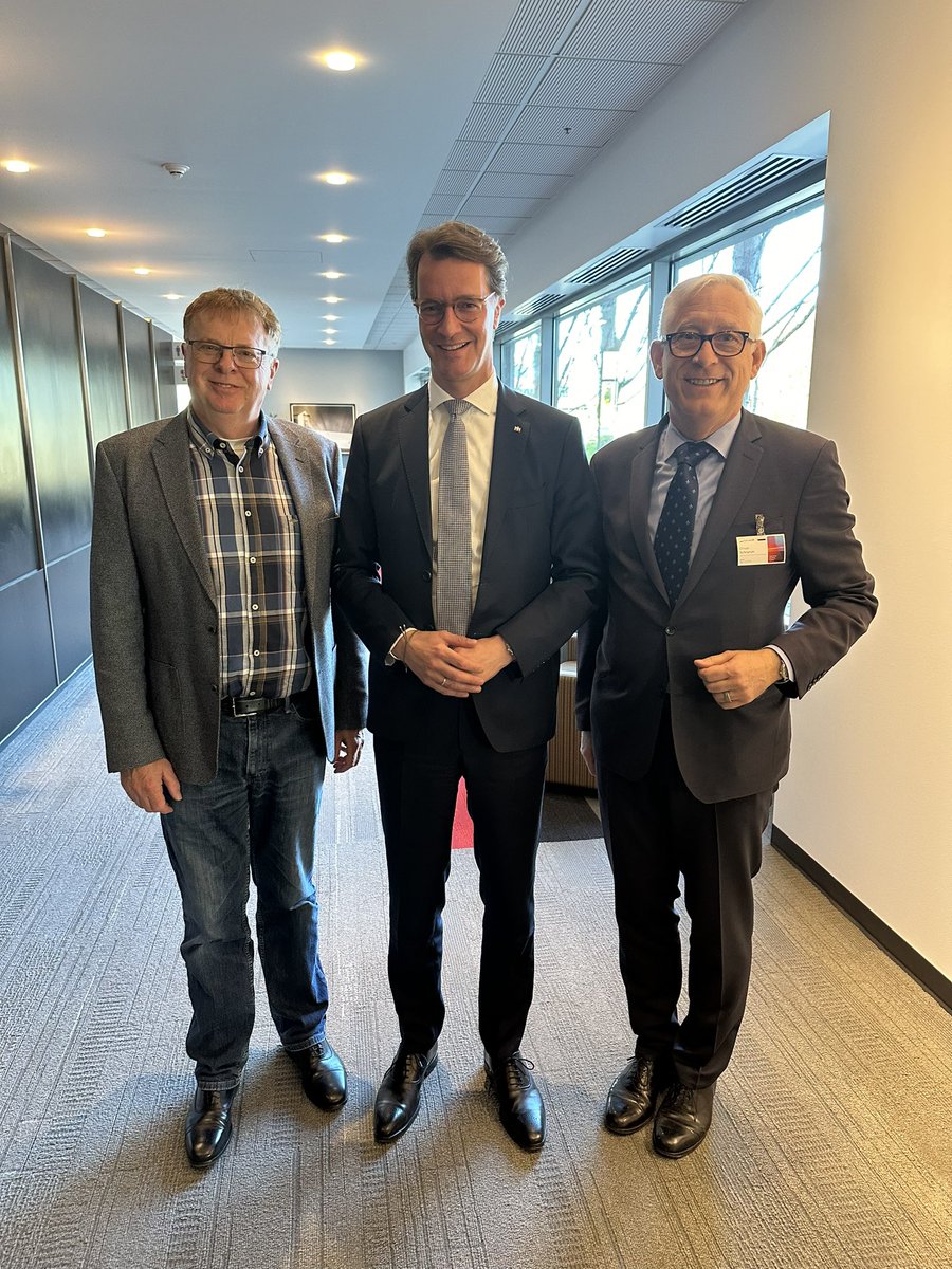 Amazing visit by @HendrikWuest, Governor of North Rhine-Westphalia, @landnrw. Part 2: @CityofSeattle, WA: Kudos to 🇩🇪HC Fischer for his support - & huge thanks to the Gov & delegation. @Microsoft @seattlesymphony @Dschrempf @GermanyinUSA