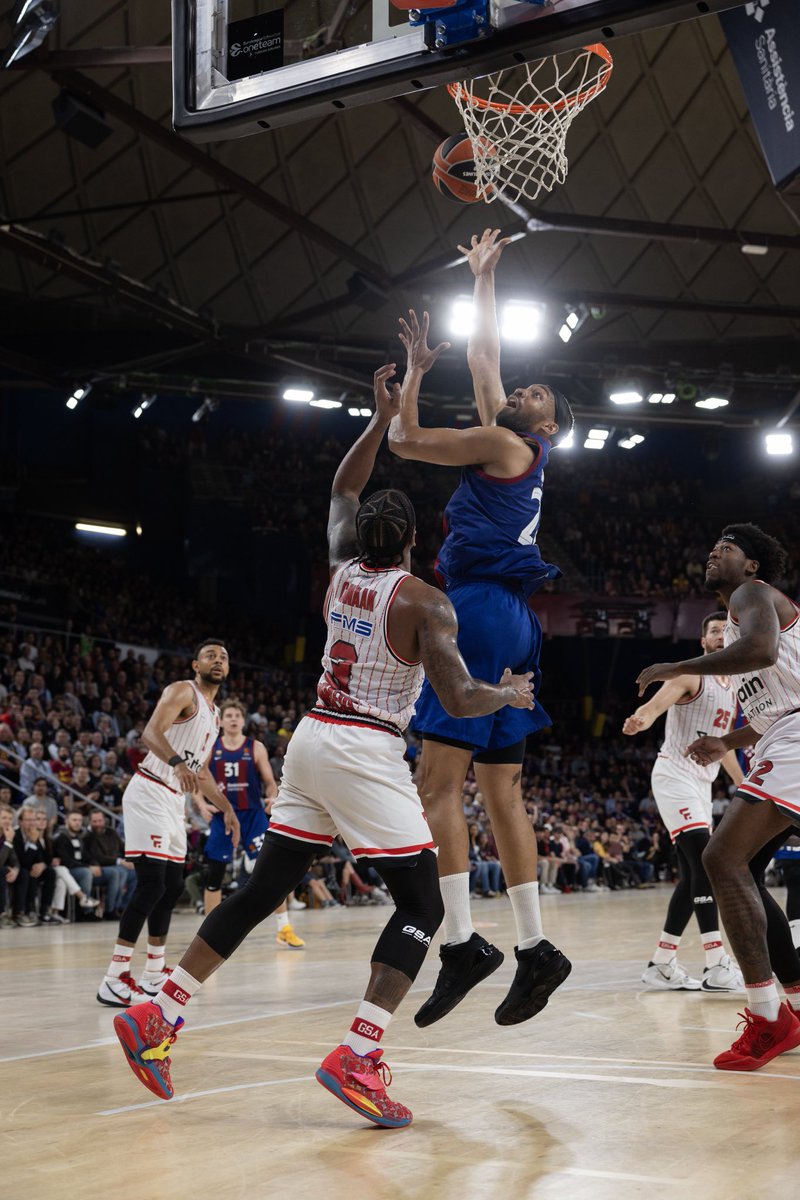 BARCELONA SERİYİ EŞİTLEDİ 💥 Play-off serisi 2. maçında Barcelona, sahasında Olympiakos'u 77-69 mağlup etti ve seriyi 1-1'de eşitledi.