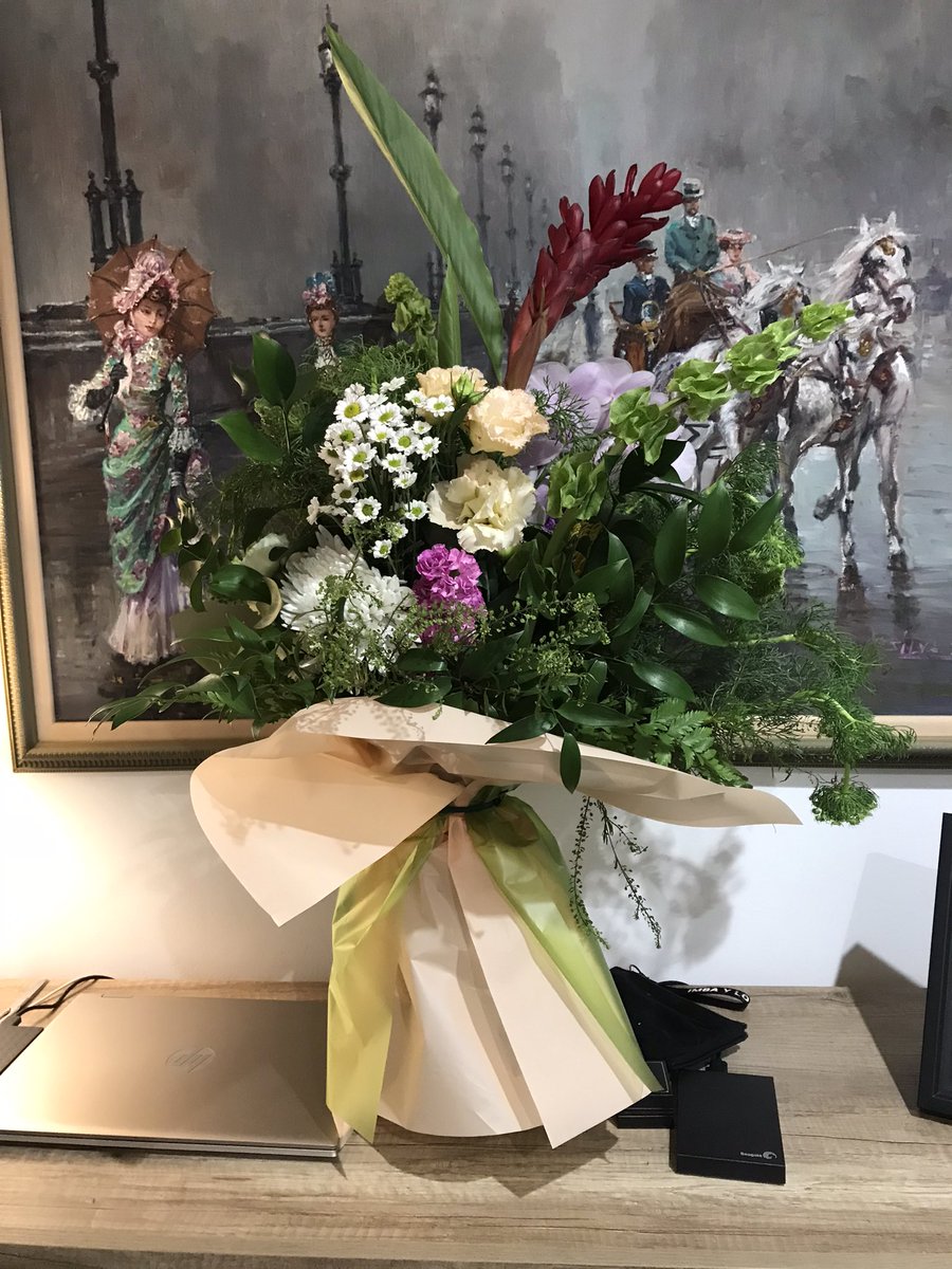 Juan A. Domínguez (@jads1960) on Twitter photo En la graduación de la XLII promoción los alumnos <a href="/ColeHeidelberg/">Colegio Heidelberg</a> me han regalado unas flores preciosas, estoy muy agradecido. El acto en el Alfredo Kraus ha sido muy emotivo. Enhorabuena chicos y hasta siempre. Aprovecho que hoy es el cumple de mi mujer para seguir disfrutando En la graduación de la XLII promoción los alumnos <a href="/ColeHeidelberg/">Colegio Heidelberg</a> me han regalado unas flores preciosas, estoy muy agradecido. El acto en el Alfredo Kraus ha sido muy emotivo. Enhorabuena chicos y hasta siempre. Aprovecho que hoy es el cumple de mi mujer para seguir disfrutando