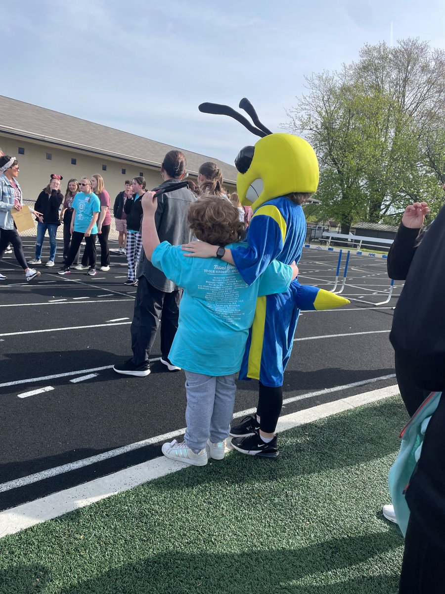 🏅Today the three districts that make up @COSMOSIndiana hosted their second annual Special Track & Field event, TOGETHER! 💙🤍💙💛♥️🖤 #TogetherWeCan #TheFutureIsInclusive