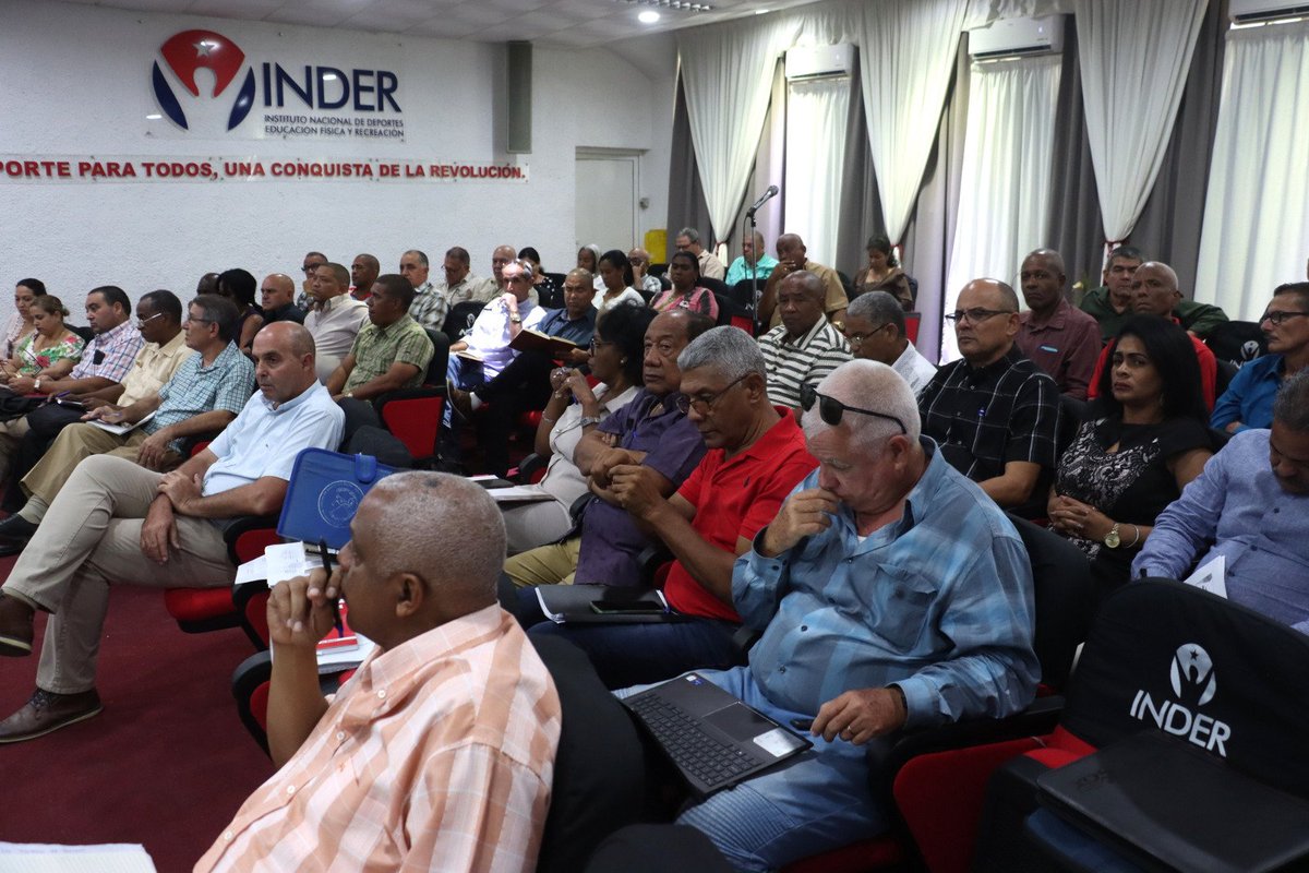 Agradecemos al vice primer ministro @JorgeLuisPerd20 su presencia en el segmento conclusivo del consejo de dirección ampliado de #InderCuba, confirmado como excelente escenario para dialogar sobre nuestras prioridades. #Cuba #DeporteCubano