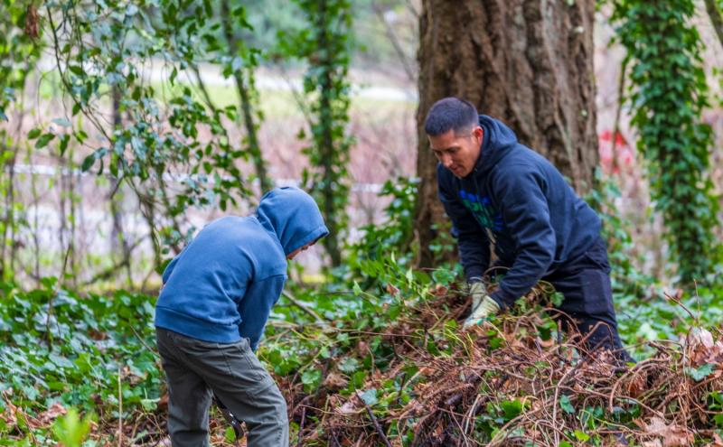 Since 2018, community members have been donning their garden gloves 🧤 and using their pruning shears to help in community stewardship events involving native vegetation planting and invasive species removal around @flySEA. 🌱portseattle.org/blog/port-stew…