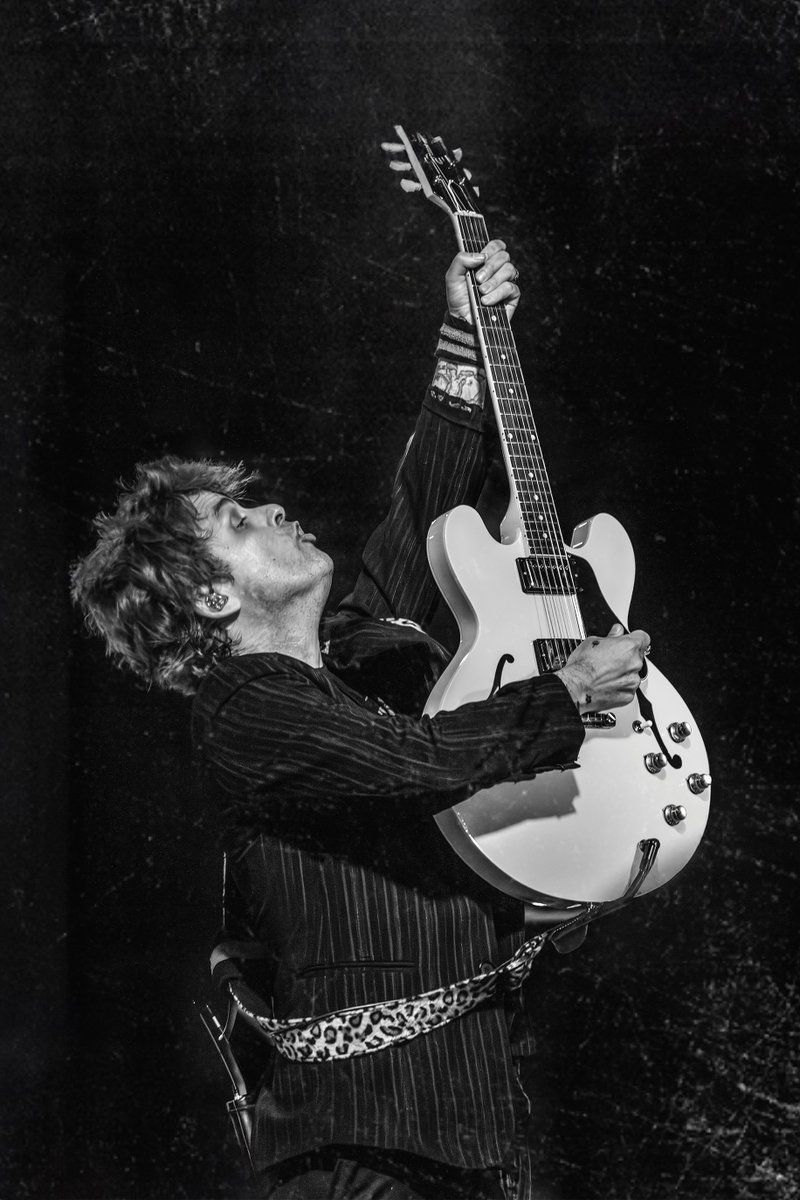 📸 <a href="/GreenDay/">Green Day</a> — 04.18.24 at <a href="/TheEchoLA/">The Echo + Echoplex</a> by me (more in thread below)

Very, very grateful 🙏 Thank you for having me 💚