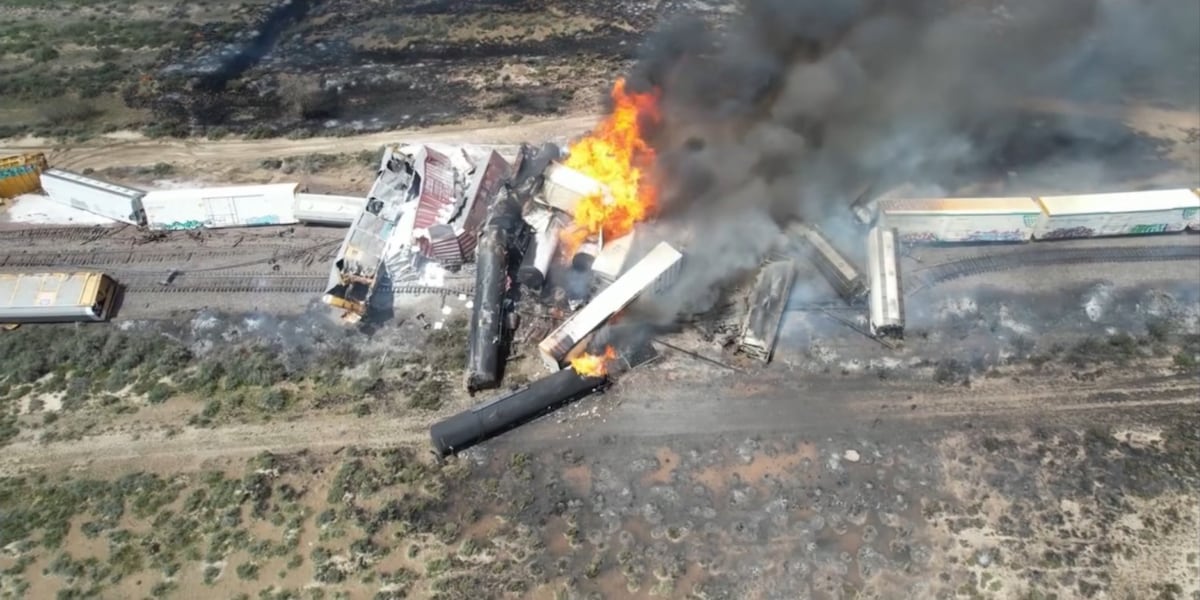 I-40 closed after train derails, catches fire in northeast Arizona azfamily.com/2024/04/26/i-4…