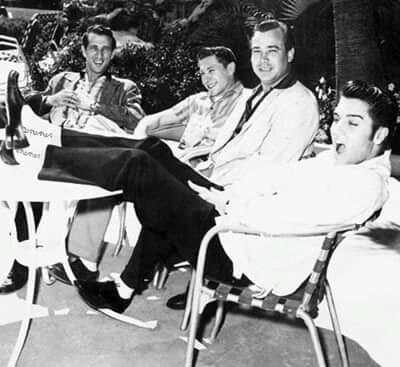 Today's dose of vitamin E-LVIS🎸
4•26•1956 Frontier Hotel,Vegas #ElvisPresley #ElvisHistory #Elvis2024 #Elvis