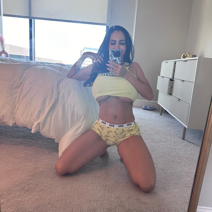 📸 Front or back, I've got you covered from any angle! Whether you prefer the perfect 🤩 pic or a sneaky<a href="/tag/blessed"class="tags"><span>#blessed</span></a><a href="/tag/goodmorning"class="tags"><span>#goodmorning</span></a>