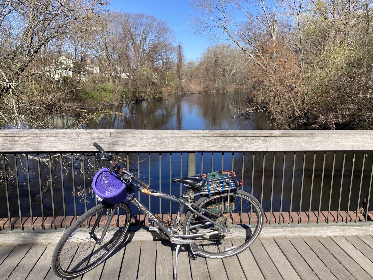BikeWaltham's tweet photo. Day 26 of #30daysofbiking — beautiful Spring day for an easy ride along Charles River Greenway to Watertown Yard where one can catch @MBTA bus to Back Bay, while stopping for some 🌸&amp;🐥

Don't forget it's Celebrate Trails Day tomorrow! See you at 1pm behind City Hall  😎 https://t.co/VIdb9675mr