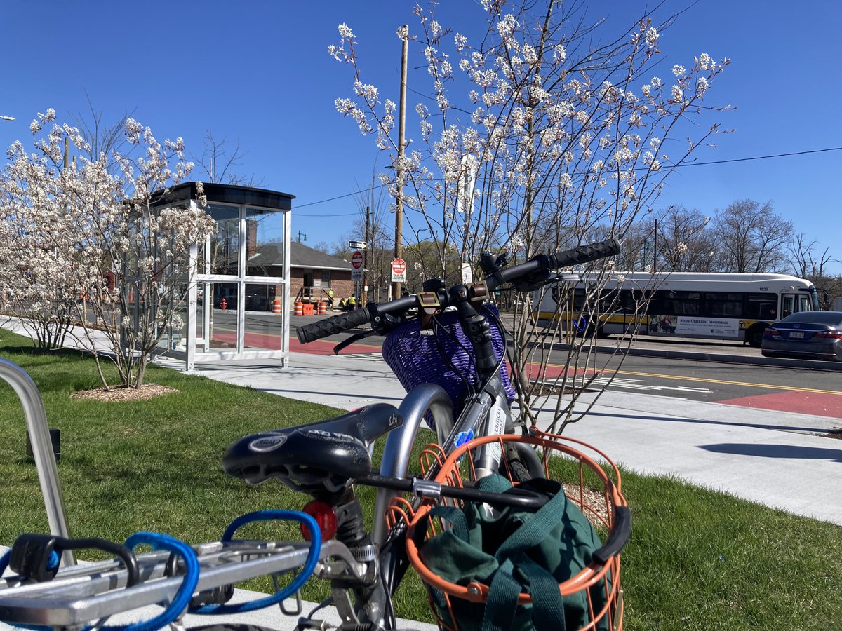 BikeWaltham's tweet photo. Day 26 of #30daysofbiking — beautiful Spring day for an easy ride along Charles River Greenway to Watertown Yard where one can catch @MBTA bus to Back Bay, while stopping for some 🌸&amp;🐥

Don't forget it's Celebrate Trails Day tomorrow! See you at 1pm behind City Hall  😎 https://t.co/VIdb9675mr