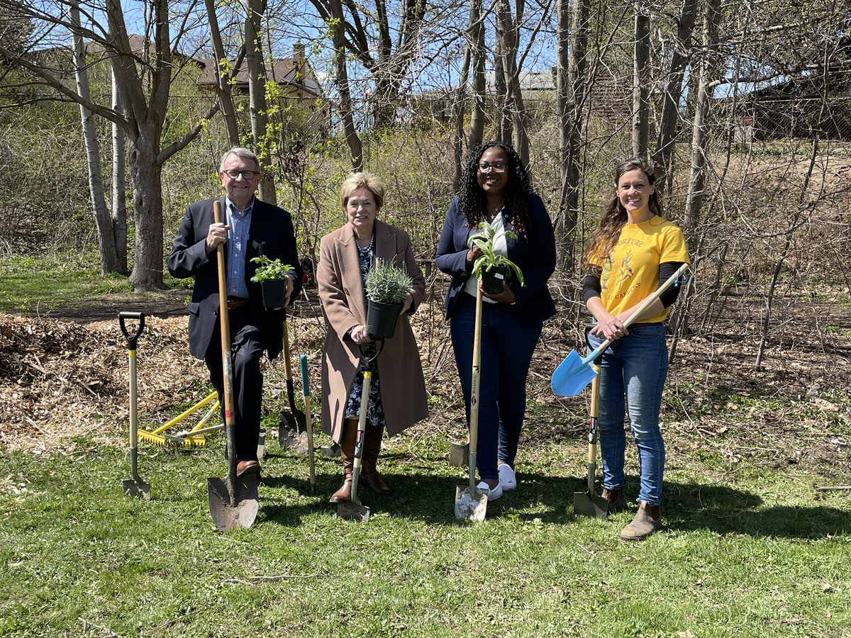 Had the chance to join the @SmartWatRegion team at Rockway Public School to see the Food Forest Design Team’s gardens become a reality. Thank you to the Nurture WR group for leading the youth through this process and guiding garden designs at #WaterlooRegion schools with youth.