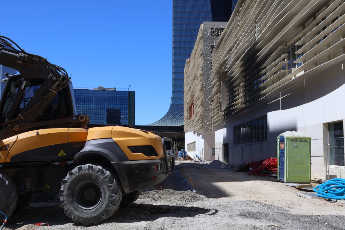 🚧 J'imagine assez bien la tête des gars de Bouygues quand on leur a annoncé que la flamme olympique devait arriver LÀ dans 15 jours😄 maregionsud.fr/agendas/detail…