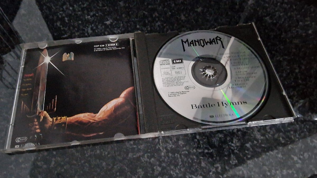 Momento de relax escuchando 'Battle Hymns' de los MANOWAR (1982).