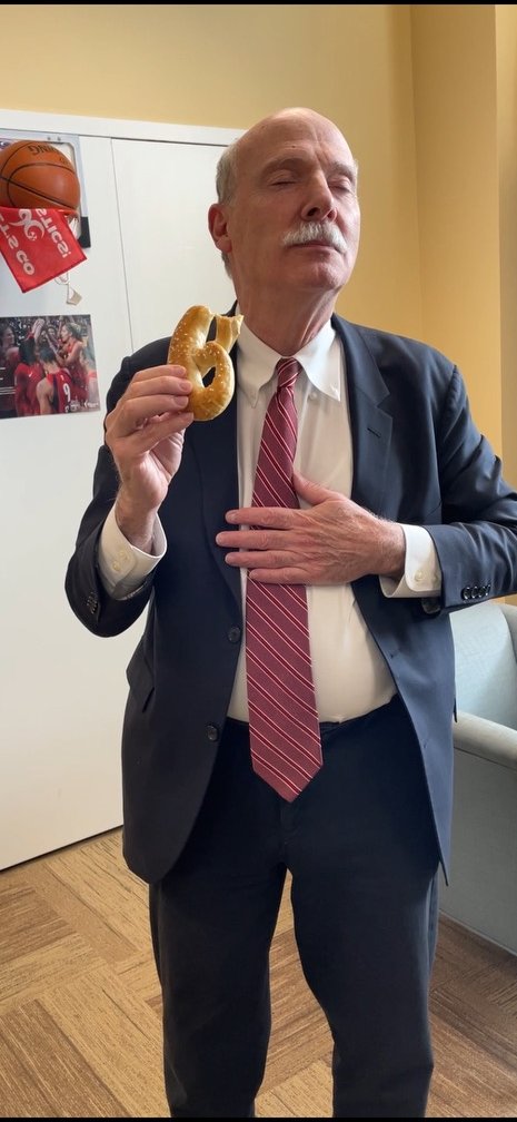 I wanted to start off today celebrating #NationalPretzelDay but the line at @PretzelBakery was too long to make it in time for my budget hearing. But my staff came through in the clutch! Happy National Pretzel Day! 🥨