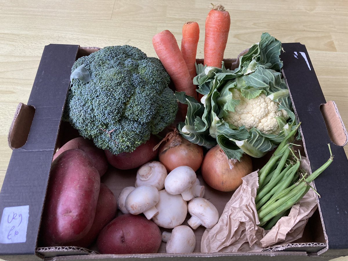 emmacook's tweet image. Gorgeous box that arrived on my doorstep today thanks to @BumblesGG 👍🥦🥕🧅🥔🥰