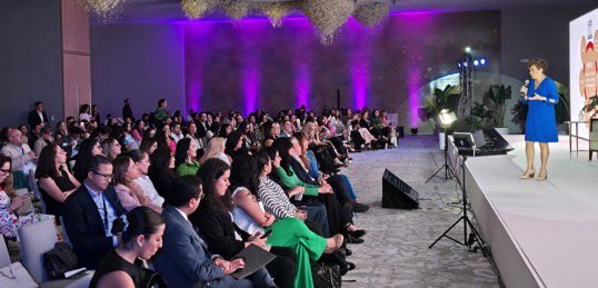 ¡Orgullo #UP! 🎓 Nuestra Rectora General, <a href="/FerLlergo/">Fernanda Llergo Bay</a>, habló en el diálogo de Mujeres Summit de <a href="/ExpansionMX/">Expansión</a> sobre la importancia de la educación para impulsar a niñas y mujeres. 💪 "Un reto apasionante que une nuestro mundo", destacó. ✨ #EducaciónParaTodos #MujeresLíderes