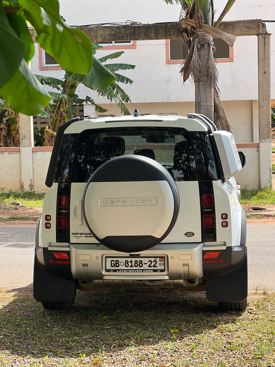 2020 Land Rover Defender 110
3.0litre straight 6 petrol engine with 18k km
Automatic transmission
Push to start ignition
Touchscreen with 360 camera, Bluetooth, apple carplay
Leather seats
Panoramic Sunroof
Snorkel
External toolbox 
Ext roof ladder

🇬🇭 1,316,000ghc
📞 0546326934