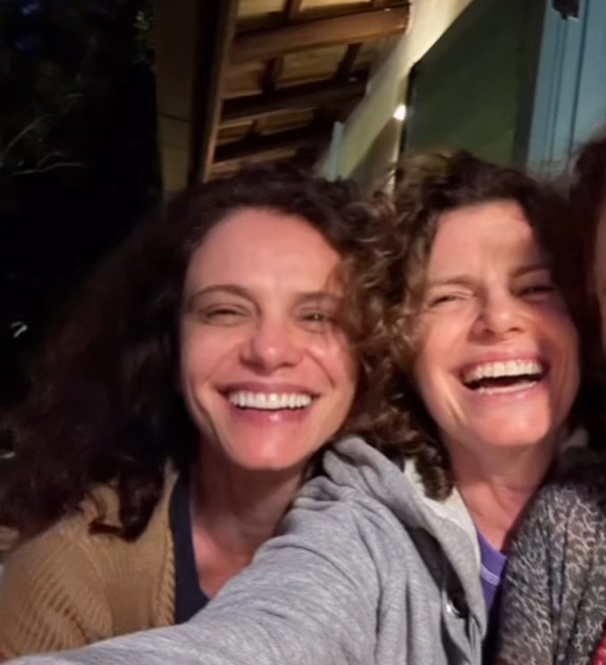 afetogalli's tweet photo. tópico malu galli e debora bloch sorrindo juntas https://t.co/Oe83eavZED