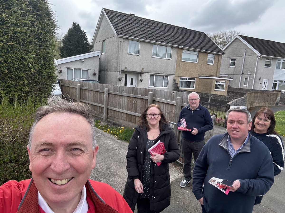 Campaigning for ⁦@CllrJaneMudd⁩ our Labour PPC candidate in Tredegar this evening. Bags of goodwill around for Jane and Labour