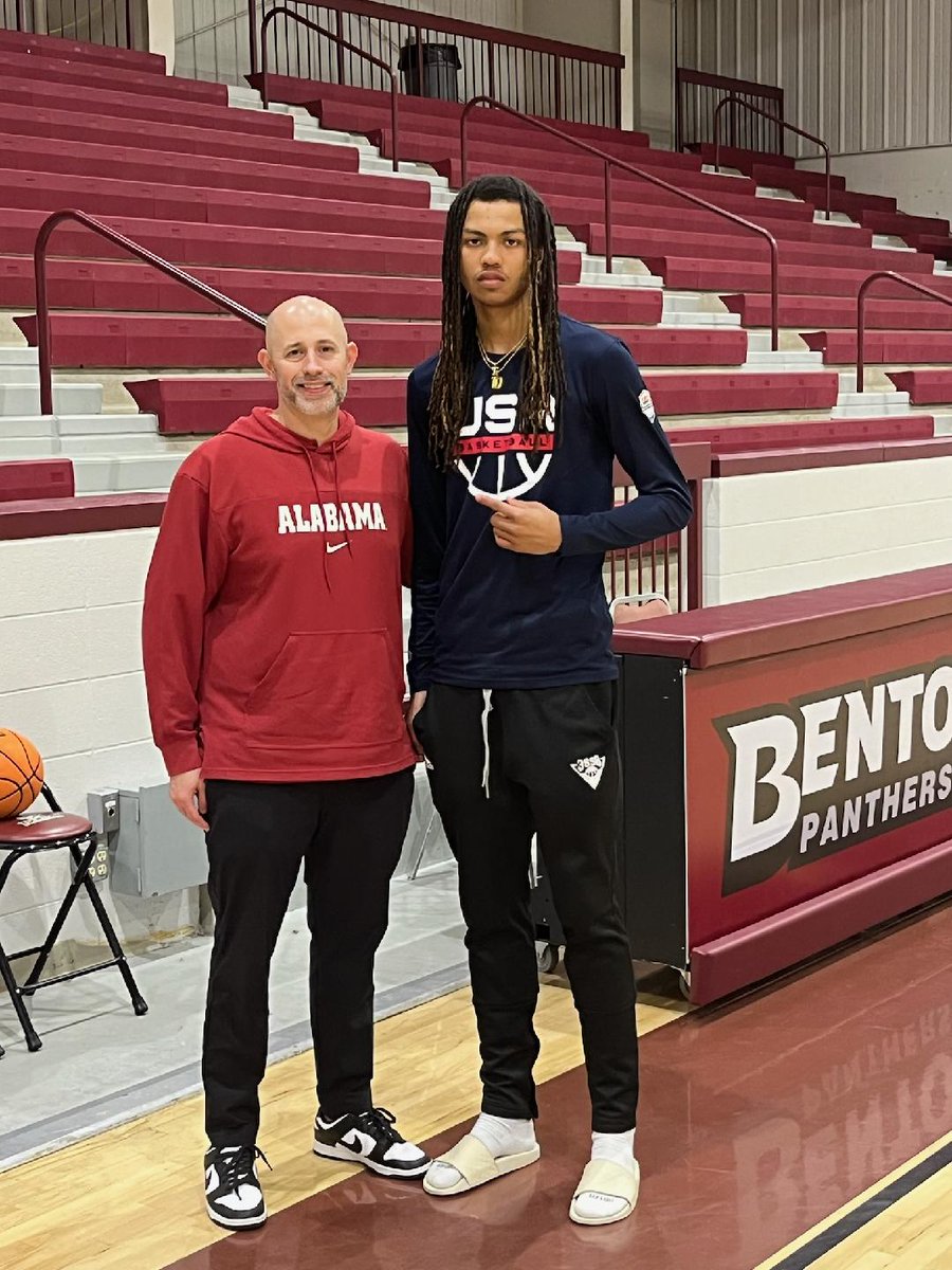 Alabama was in to see 2025 Nat'l No. 36 / 4-star Terrion Burgess @TerrionBurgess (6-9 CF, Benton, 17U Arkansas Hawks) on Friday ... I'm told this was the Tide's only recruiting stop in Arkansas today ...